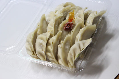 送料無料　創業50年老舗の自家製餃子80個入り - 揚子菜館